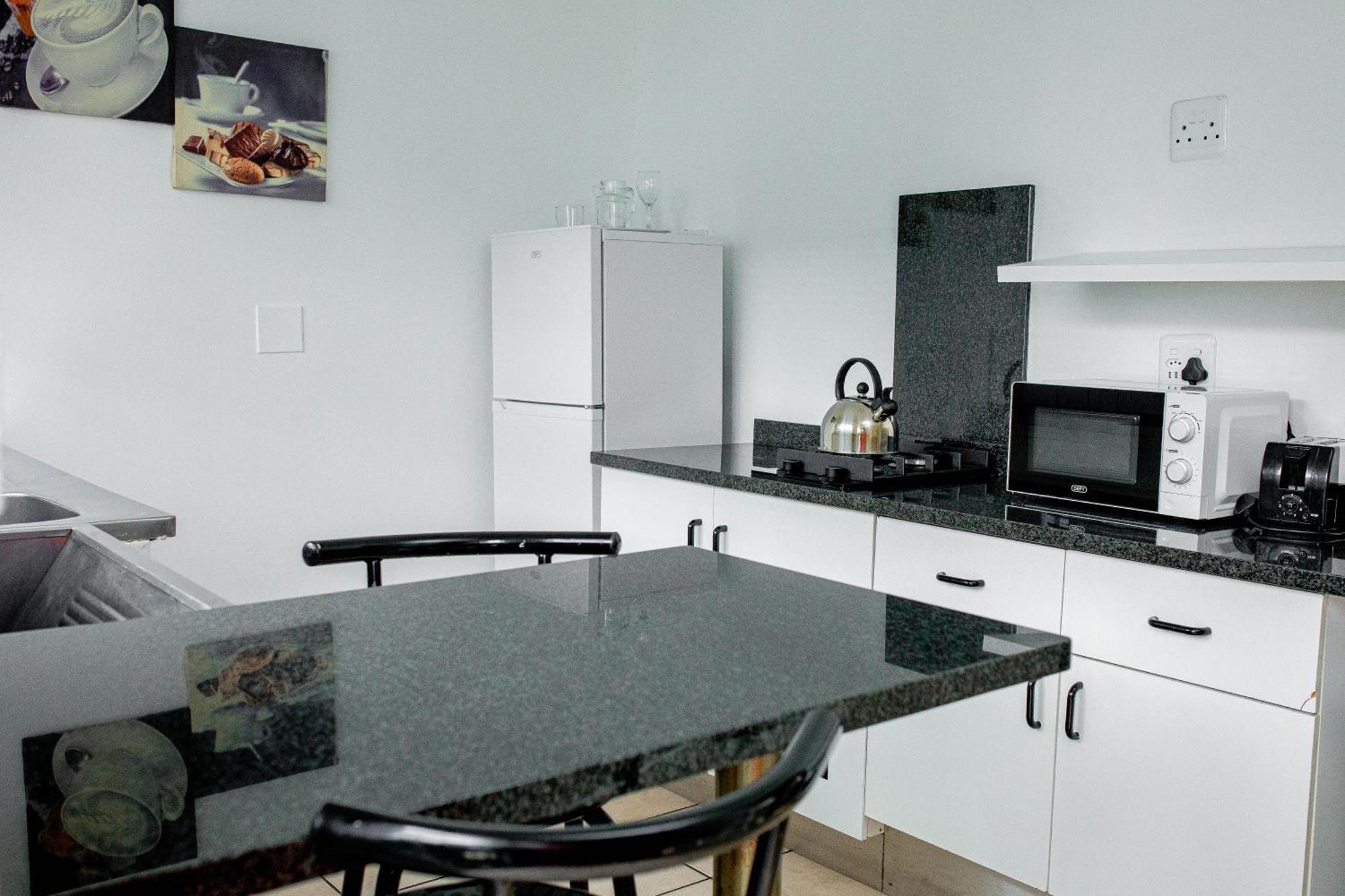 Vetho 1 Apartments Or Tambo Airport Йоханесбург Екстериор снимка